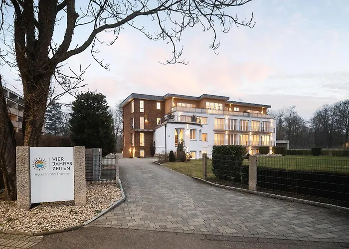 Hotel Vier Jahreszeiten an der Therme&Kliniken Bad Krozingen Nähe Freiburg&Schwarzwald Ideal für Wellness Kur&Business Ausflüge 24h Check In- WLAN&Parken gratis