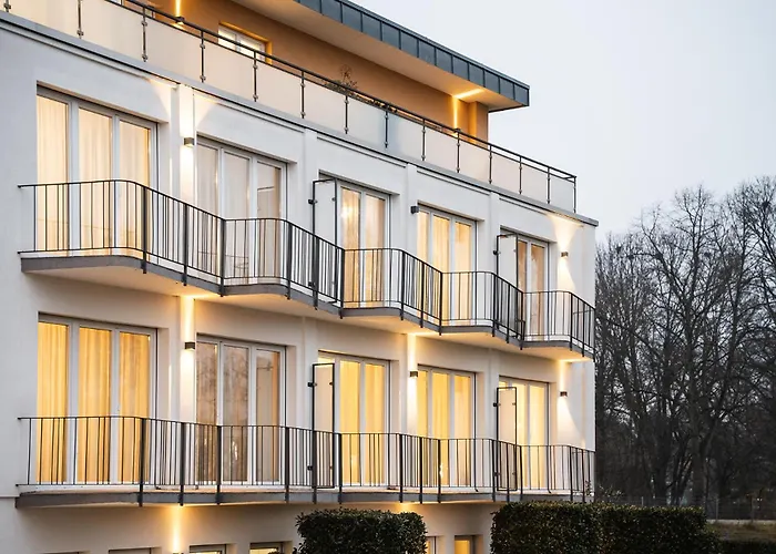 Hotel Vier Jahreszeiten an der Therme&Kliniken Bad Krozingen Nähe Freiburg&Schwarzwald Ideal für Wellness Kur&Business Ausflüge 24h Check In- WLAN&Parken gratis