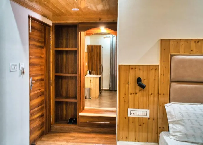 Hill Hideout Rooms & Suites