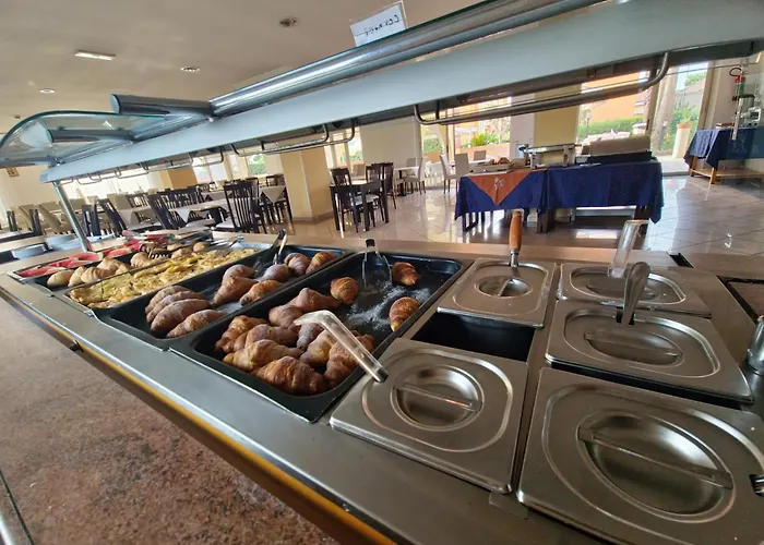Hotel Rivadoro-Spiaggia ombrellone e lettini-Piscina-Parcheggio Martinsicuro