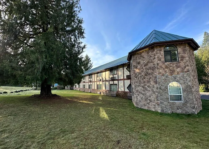 Packwood Lodge & Cabins