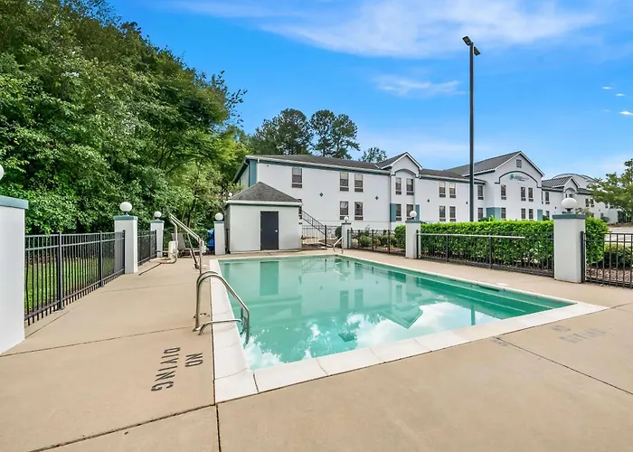 Clarion Pointe Apex - Holly Springs