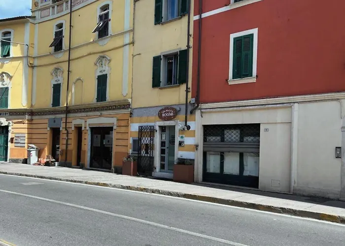 Marieta Rooms Sarzana