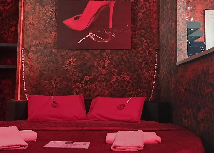 L'H Lion'S Red Suite