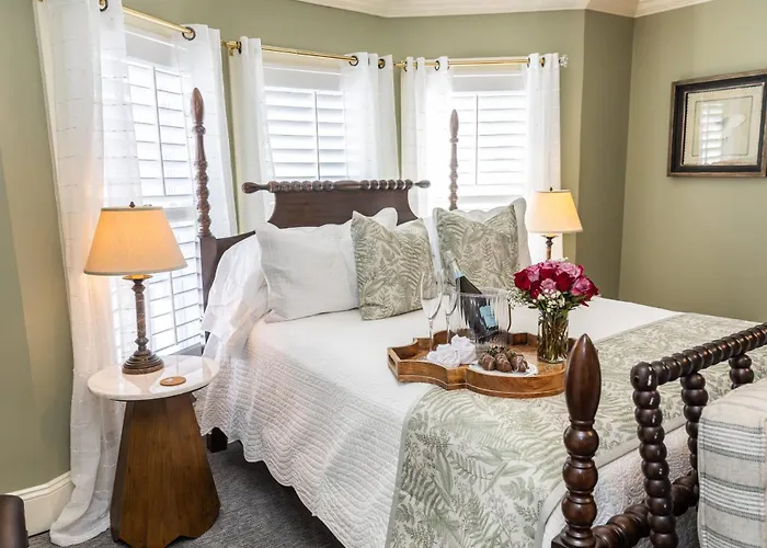 White Doe Inn Bed & Breakfast Manteo