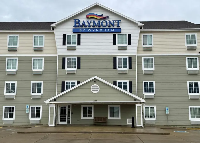 Baymont By Wyndham Dickinson Hotel