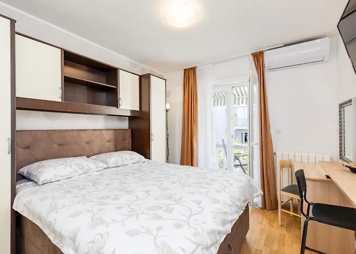 Apartment & Rooms Ivica