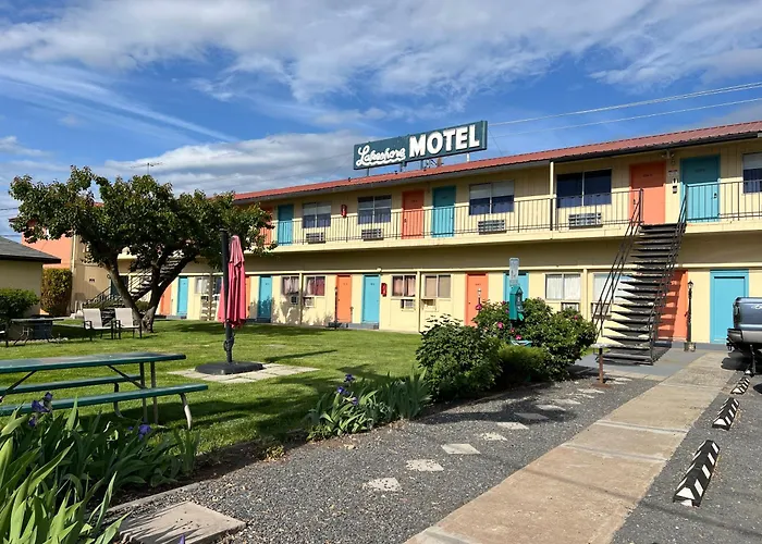 Lakeshore Inn Water Front