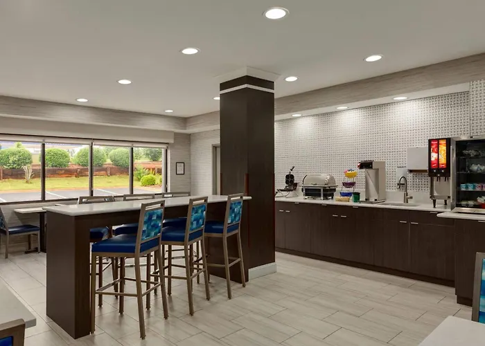 Days Inn & Suites By Wyndham Prattville-Montgomery