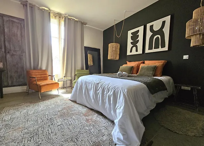 La Maison de Lyna - Suites de charme intra-muros avec parking&autonomie Aigues-Mortes