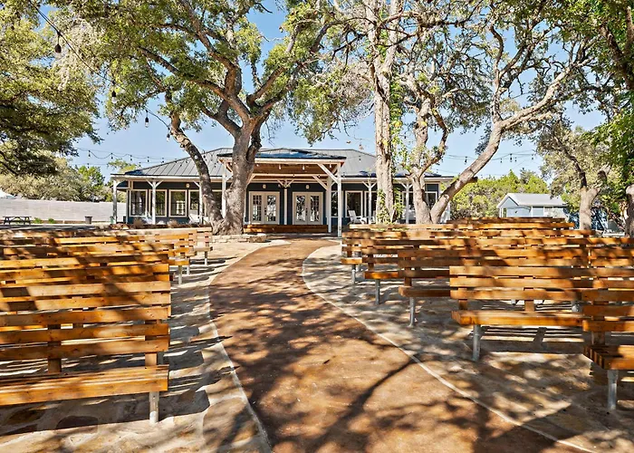 The Claire Hotel Canyon Lake