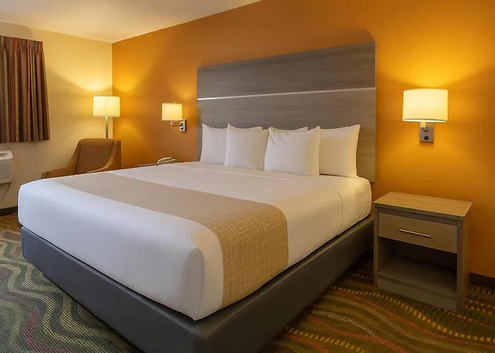 Travelodge By Wyndham Muskegon