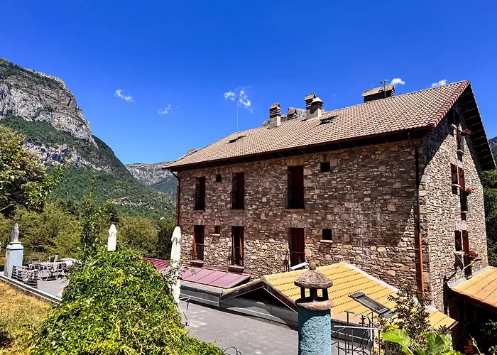 Hotel de Montaña Uson Hecho