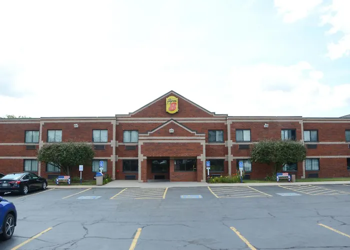 Super 8 By Wyndham Elgin Hotel
