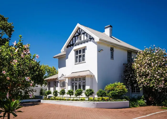 Whispering Oaks Guest House
