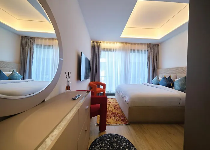 The Diamond In City Luxury Suites By Zenora Living