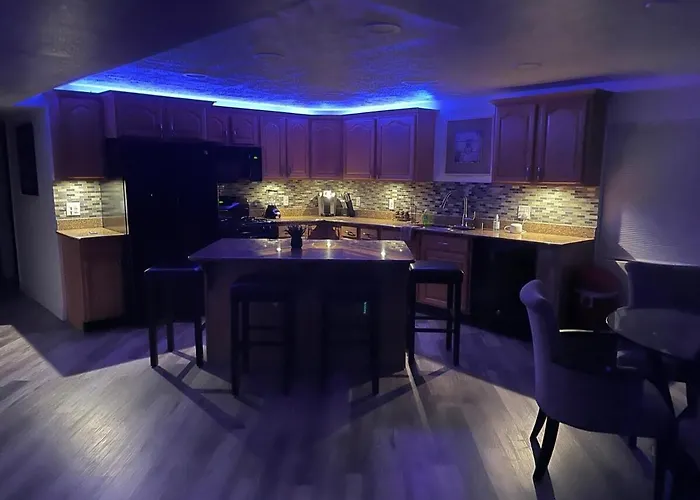 Modern Private Whole Unit 4 Bedroom Guest Suite King Bed Salt Lake City