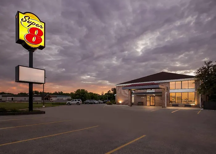 Super 8 By Wyndham Watertown Wi Hotel