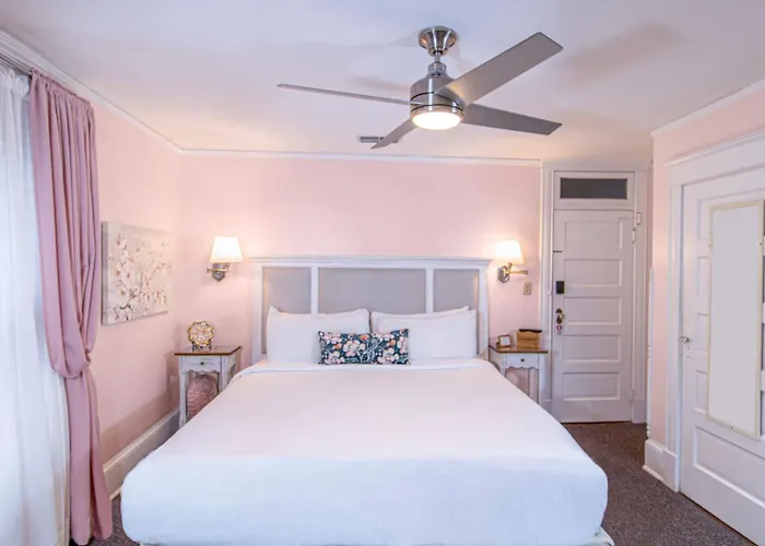 Inn On Charlotte Boutique Hotel
