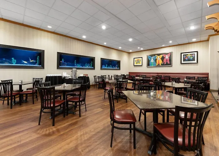 Wyndham Riverfront Hotel