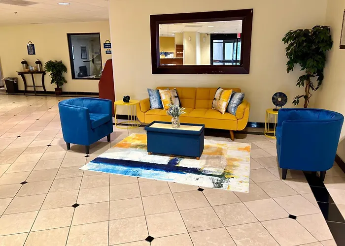 Days Inn & Suites By Wyndham Laurel Near Fort Meade