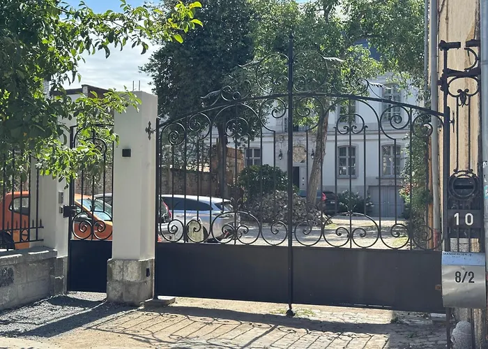 La Maison De La Duchesse De La Valliere - Chambre Rosaline - Parking Prive Gratuit