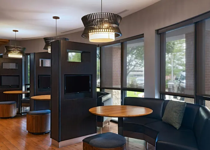 Courtyard By Marriott Omaha Aksarben Village