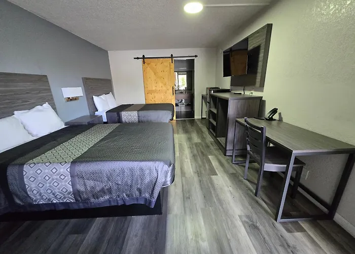 Bartow Hotels