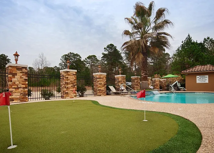 Best Western Plus Crown Colony Inn & Suites Lufkin
