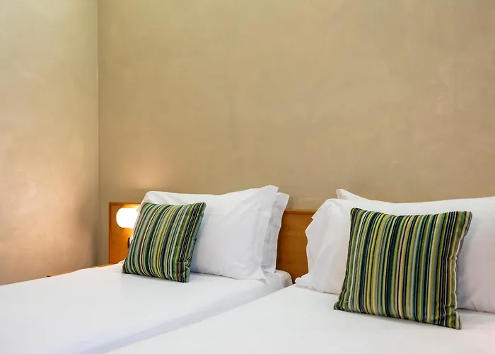 Hotel Embassy Pero