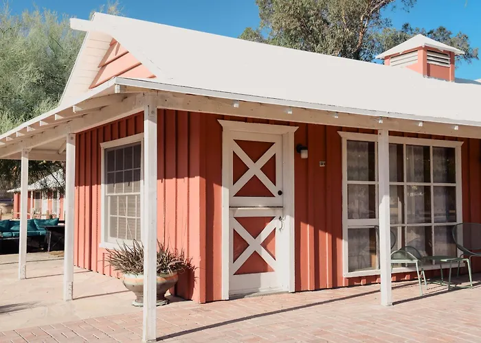 Room 4 - Downtown Joshua Tree Motel - Pet Friendly - Walk To Shops & Visitor Center, Minutes To Park Entrance