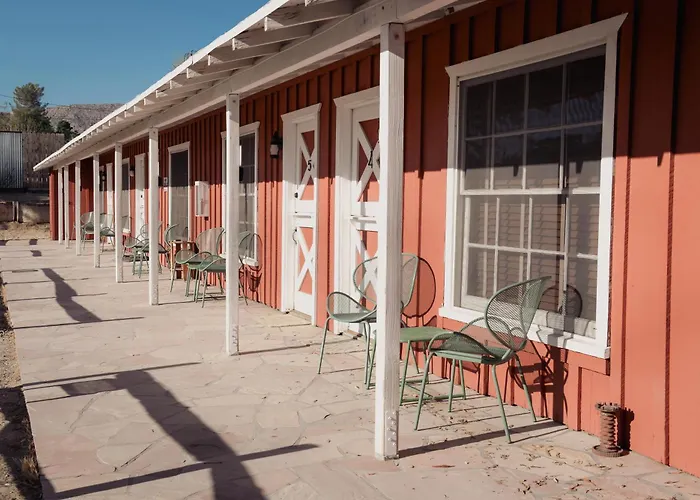 Room 4 - Downtown Joshua Tree Motel - Pet Friendly - Walk To Shops & Visitor Center, Minutes To Park Entrance
