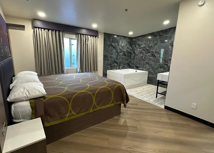 Costa Mesa Inn - Newport Beach Area