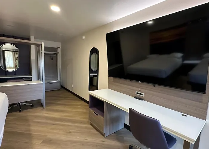 Costa Mesa Inn - Newport Beach Area
