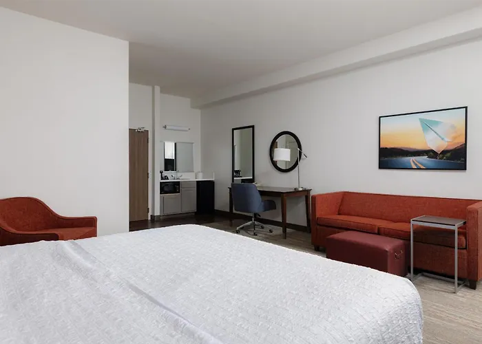 Hampton Inn & Suites Palmdale