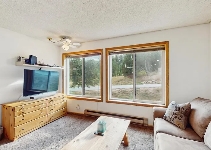 Snowblaze Condominiums E103