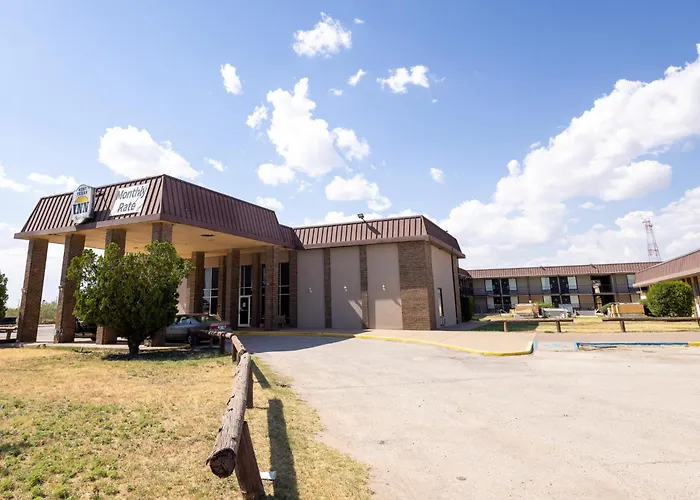 West Texas Inn & Suites With Kitchenette