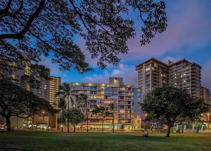 Castle At Waikiki Grand