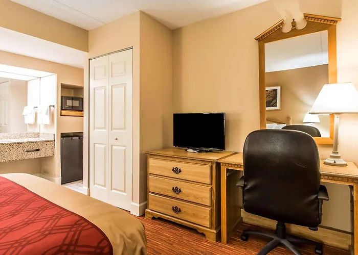Econo Lodge Inn & Suites Huntsville University Area
