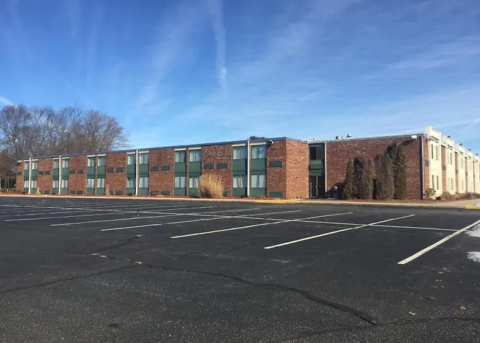 Mystic River Hotel & Suites