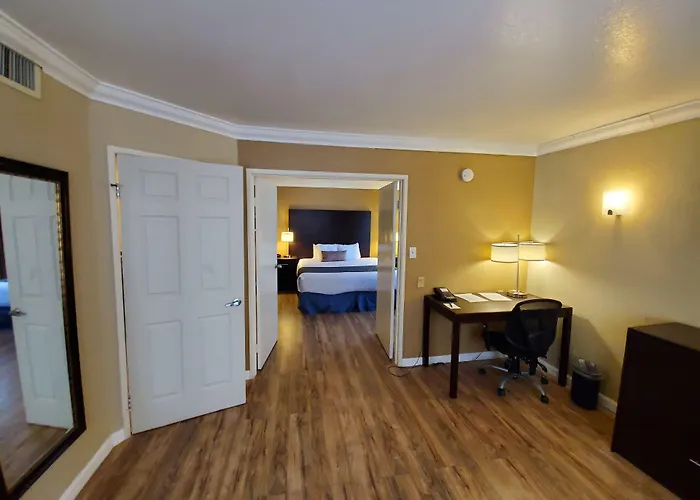 Hotel D'Lins Ontario Airport