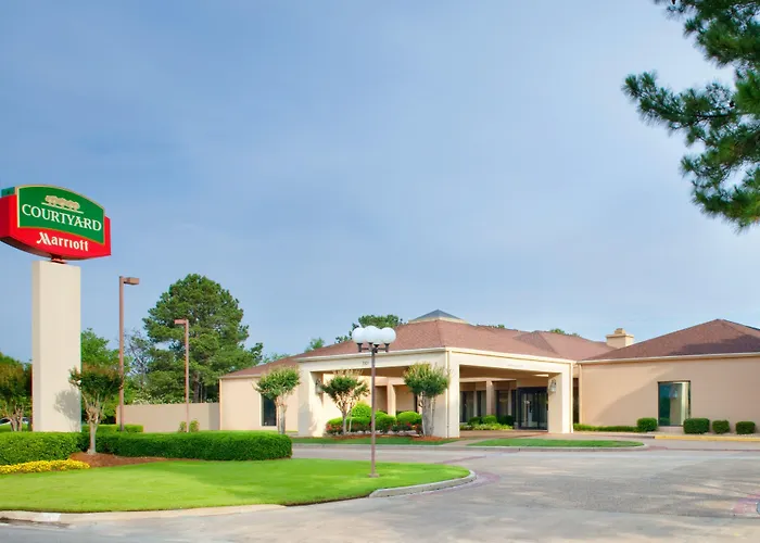 Courtyard By Marriott Columbus Hotel