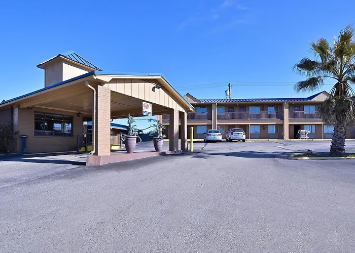 Xecutive Inn And Suites