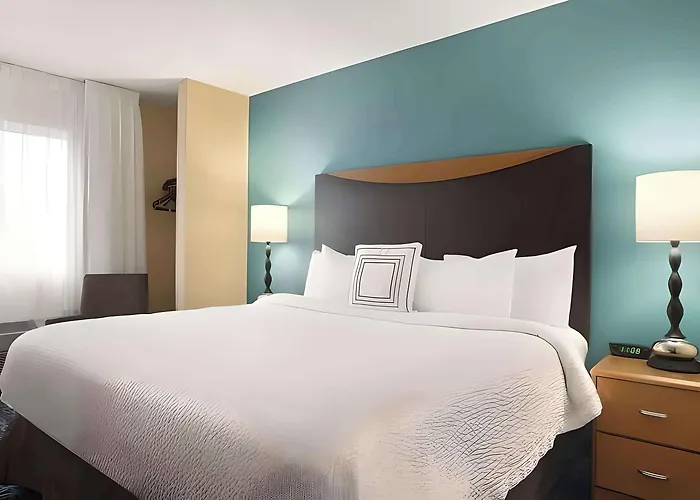 Dubuque Inn & Suites