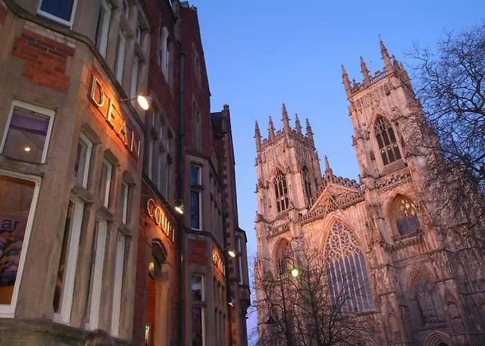 Hotel The Dean Court York