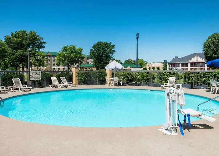 Baymont By Wyndham Clarksville Northeast