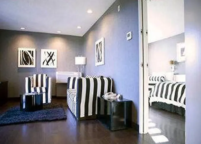 Ramada Plaza By Wyndham West Hollywood Hotel & Suites Los Angeles