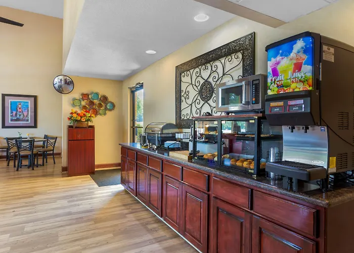 Benton Hotels