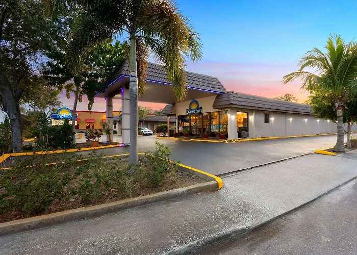 Days Inn By Wyndham St. Petersburg Central