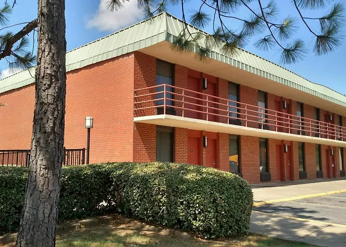 Super 8 By Wyndham Atoka Hotel
